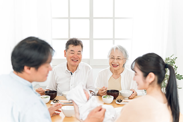 家族団欒の食事